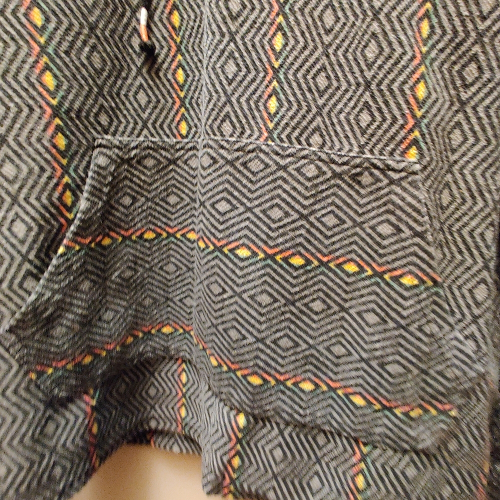 Geometric Patterned Gray Over The Head Hooded Shi… - image 2